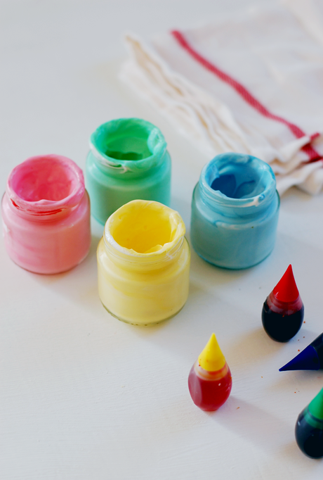 Two-Ingredient Edible Fingerpaint