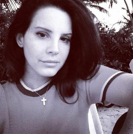 #music Lana Del Rey - Meet Me In The Pale Moonlight