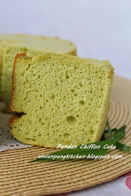 Pandan Chiffon Cake (香兰戚风)