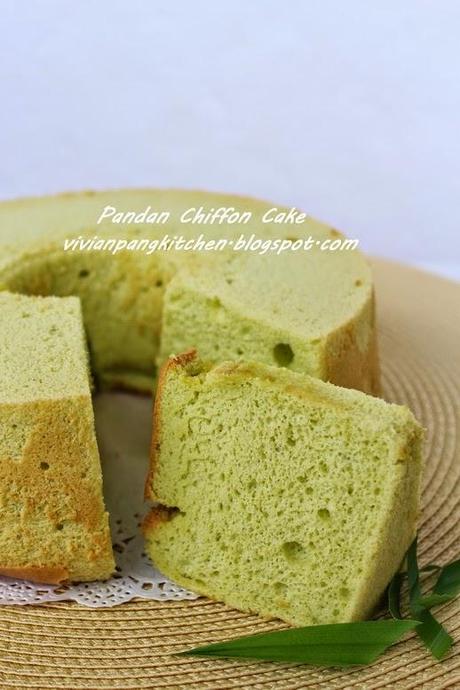 Pandan Chiffon Cake (香兰戚风)