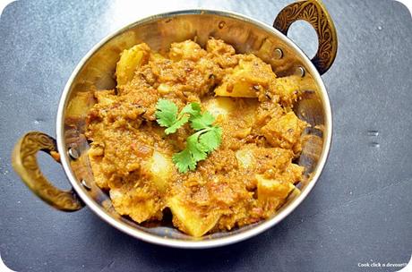 Dhariwala(Portatoes cooked in cilantro paste)