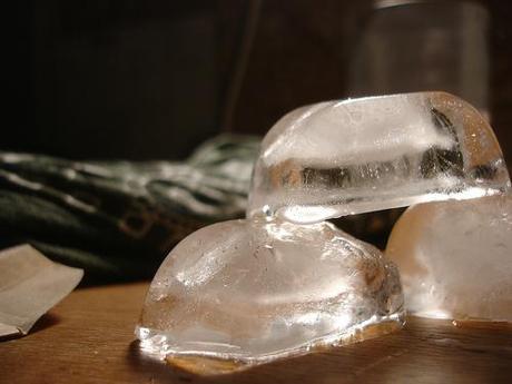 ice cubes cleaning