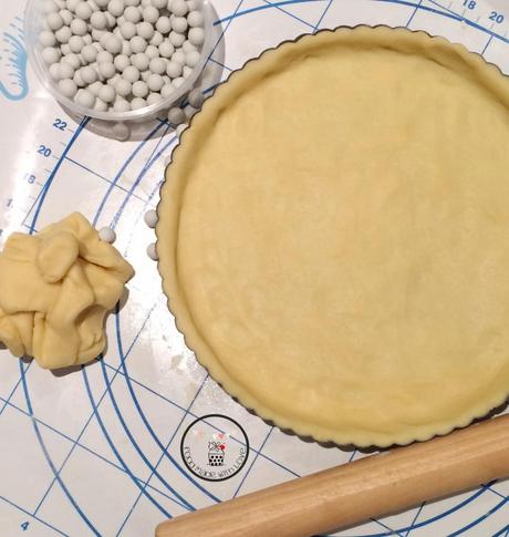 Lining the tin with the pastry