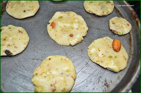 Almond and white chocolate short bread cookies