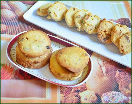 Almond and white chocolate short bread cookies