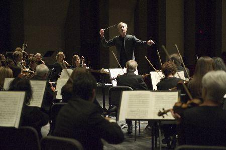 The Tucson Symphony Orchestra with George Hanson conducting:  www.tucsonsymphony.org