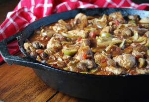 red_wine_mushroom_and_artichoke_chicken_skillet-1