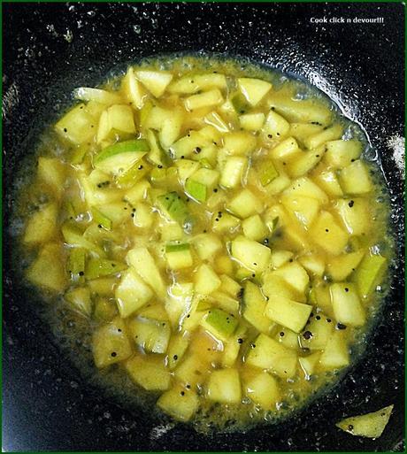 Vendhaya mangai(Mango-fenugreek pickle)