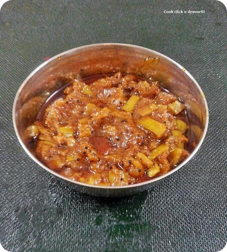 Vendhaya mangai(Mango-fenugreek pickle)