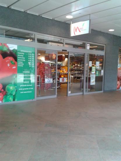 Vegan Ten Acre crisps at mini-supermarket in Central Station Antwerp