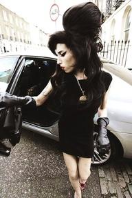 Amy Winehouse http://ift.tt/1hPG10A