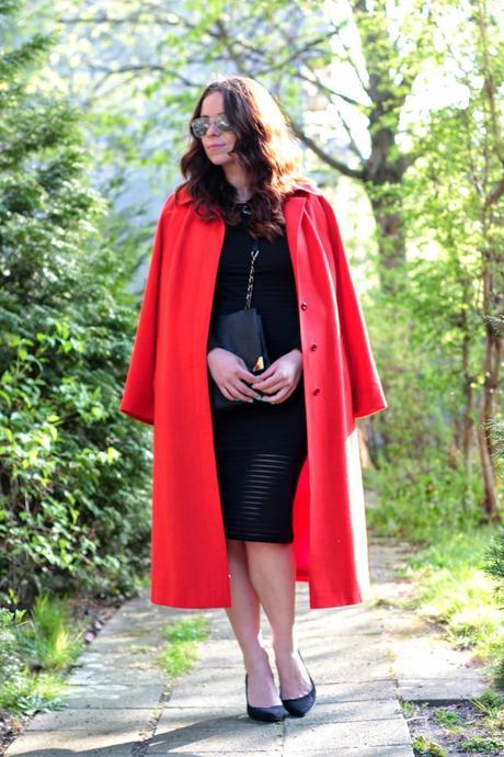 red oversized maxi coat, bodycon, see-through dress, kim kardashian, ootd, fashion blogger, style, fashion, inspiration, black pumps, h&M, vintage, primark, black bag, Great necklace, alessandro nail polish, peppermint patty, mirrored sunglasses, sunnies, transparent