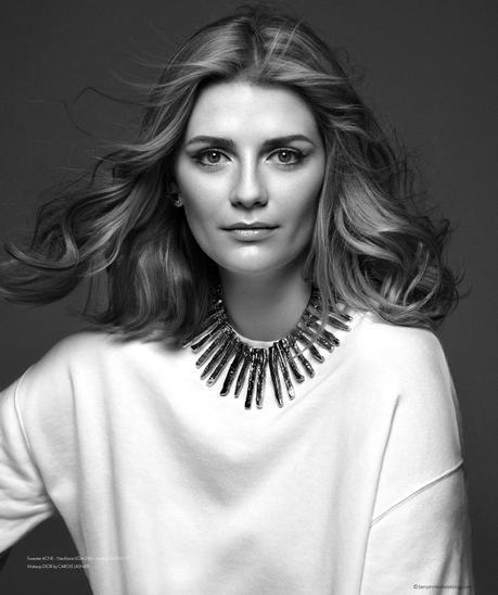 Mischa Barton wearing a sweater by ACNE , necklace by LIGIA DIAS, earring by GIVENCHY © Benjamin Kanarek