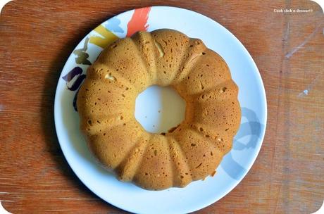 Eggless vanilla bean pound cake