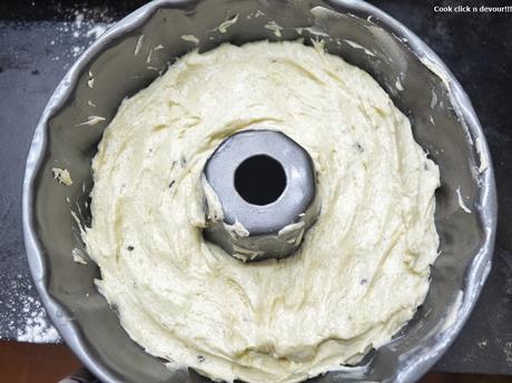 Eggless vanilla bean pound cake