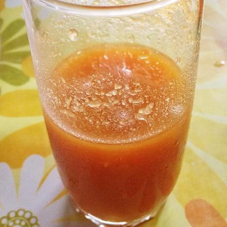 Apple + Carrot + Honey for lunch đŸ‘�