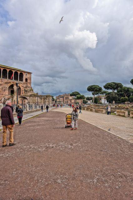 ReasonstoDress.com Reasons to Dress a Walk through Rome why tourists should slow down walk more and see less