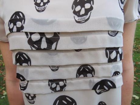 Spooky sewing - the 'Happy Skulls' woven t-shirt