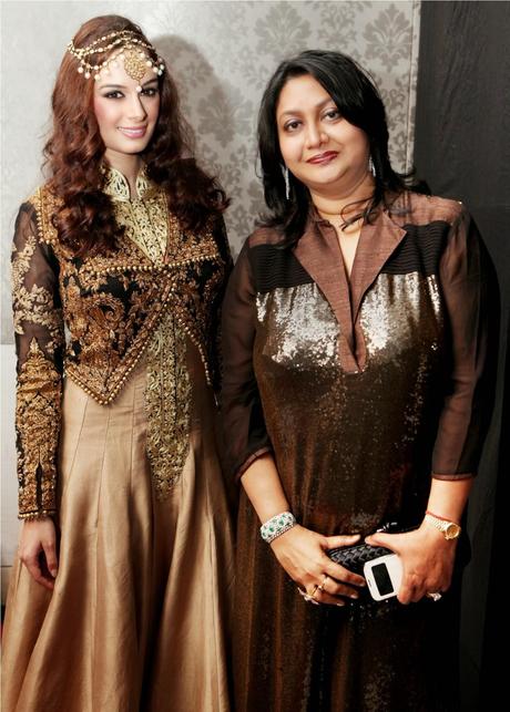  Diagold Unveils Elegant Kundan Polki Collection with Evelyn Sharma