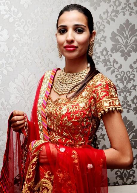  Diagold Unveils Elegant Kundan Polki Collection with Evelyn Sharma