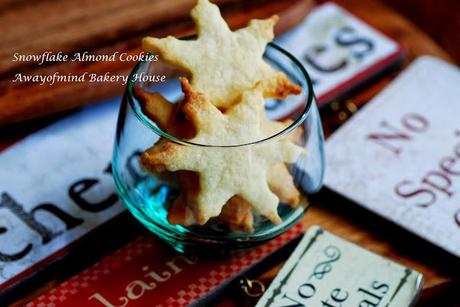 Snowflake Almond Cookies