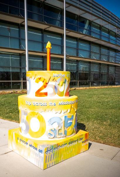 St. Louis 250th birthday cake in front of the Missouri History Museum