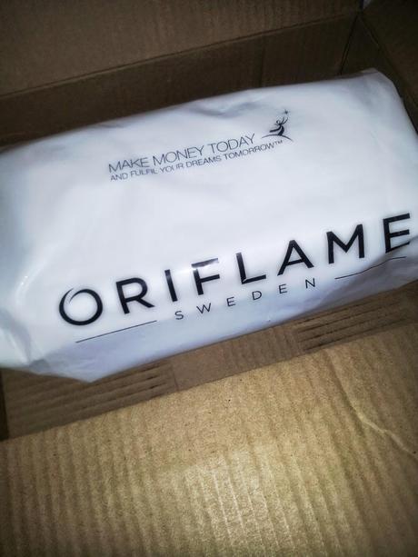 Oriflame Packaging in Aoril 2014 - An Oriflame Consultant's Experince of Online Shopping From Oriflame (India) Website