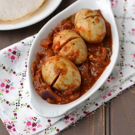 Kerala Style Egg Curry (Nadan Mutta Curry)