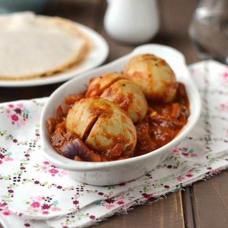 Kerala Style Egg Curry (Nadan Mutta Curry)