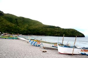 The boats being used to take you to Anawangin