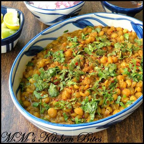 Ghugni/Bengali Curried Yellow Peas Snack...and wishes for a Happy New Year!!