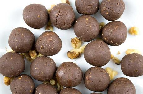 Chocolate and Walnut Protein Balls (#Vegan, #LowGL, #GlutenFree)
