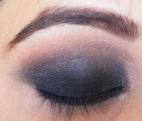 step by step black smokey eye