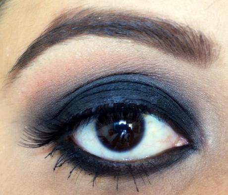 BLACK SMOKEY EYE MAKEUP