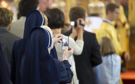 Impact of digital technology on religion