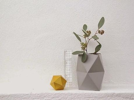 paper | cardboard vase
