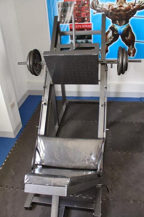 Kenntoff Fitness Gym - Equipment for leg workouts