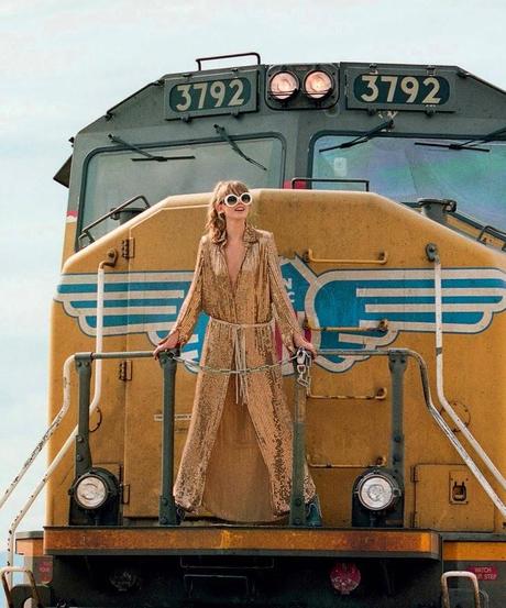 Frida Gustavsson by Matt Jones for Elle Magazine, Italia, May 2014