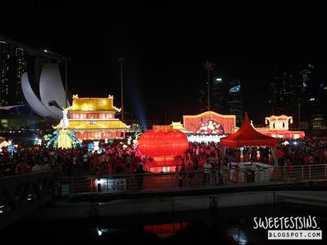chinese new year day 1 2014 (11) river hongbao