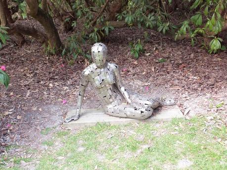 Sculptures at the Riverhill Himalayan Gardens