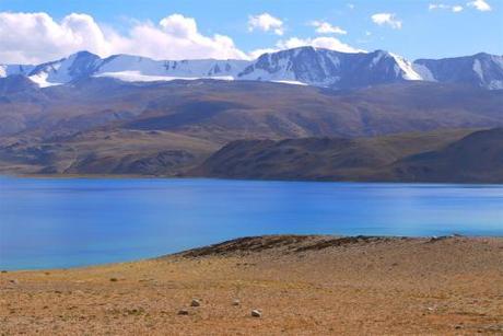 We continued around the West side of the lake where our jeep dropped us off a few km before an army checkpoint. Some vague pointing was made by our driver, who fortunately happened to have climbed the peak, who ensured that we followed the valley where we wouldnt run into any army checkers! 