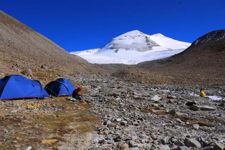 Our base camp. Despite the brilliant and dazzling sun, it was one hellavu chilly spot! 