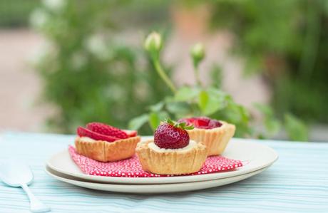 strawberry tarts dessert, tartaletas de fresas y crema, Monsabor