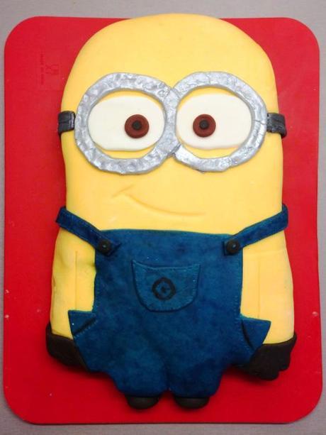 despicable me minion birthday cake homemade silver goggles blue fabric effect overalls