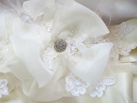 <Finished Custom Bridal Sash @FancieStrands @Etsy photo 1 alt=