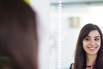 The New Mirror That Takes Selfies Video Demonstration Paperblog