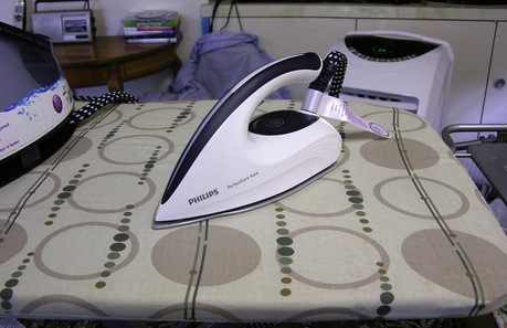 Strike While the Iron Is Hot!  (Philips PerfectCare Aqua Steam Iron Review}
