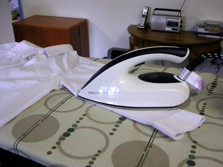 Strike While the Iron Is Hot!  (Philips PerfectCare Aqua Steam Iron Review}