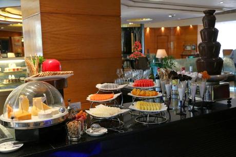 A lavish spread at New York Café(NYC), Sunday Brunch at Radisson Blu Plaza, Mahipalpur