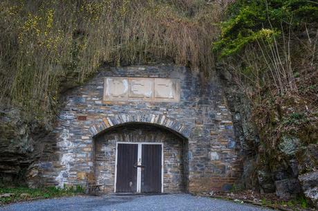 Entrance to Indian Echo Caverns